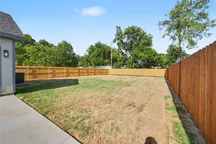 821 S Ayers Ave, Fort Worth, TX 76103 - Photo 24