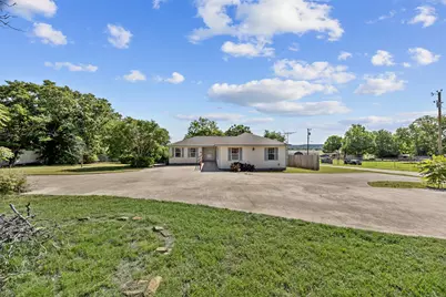 701 N 2nd Street, Cranfills Gap, TX 76637 - Photo 2