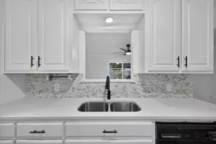 5205 Cloyce Ct, North Richland Hills, TX 76180 - Photo 8