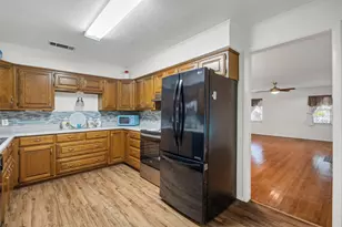 204 W 7th St, Irving, TX 75060 - Photo 12