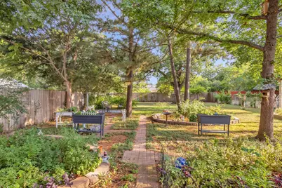 204 W 7th Street, Irving, TX 75060 - Photo 34