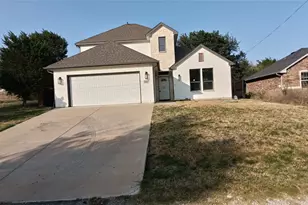 5817 Stonegate Cir, Granbury, TX 76048 - Photo 2