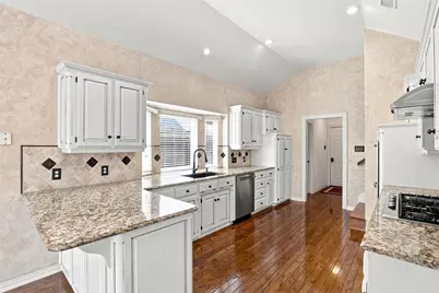 3310 Moss Creek Drive, Grapevine, TX 76051 - Photo 8