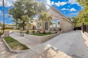 2726 Carpenter Ave, Dallas, TX 75215 - Photo 2