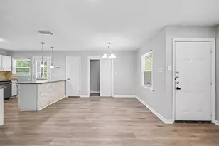 2010 Glenhaven St, Arlington, TX 76010 - Photo 2