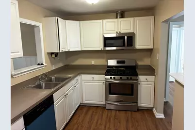 319 E Holley Street, Mesquite, TX 75149 - Photo 6