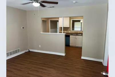 319 E Holley Street, Mesquite, TX 75149 - Photo 2