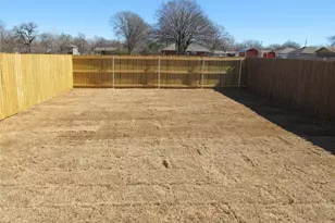 709 S 5th St, Bonham, TX 75418 - Photo 32