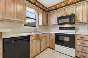 1371 S 11th St, Waco, TX 76706 - Photo 8