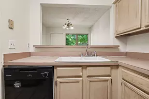 2700 Meadow Park Dr, Bedford, TX 76021 - Photo 16