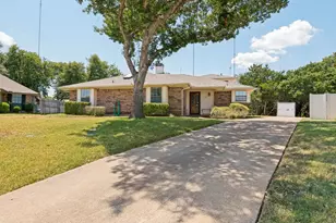411 Bradshaw St, Cedar Hill, TX 75104 - Photo 1