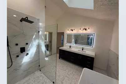 2200 Sand Creek Court, Arlington, TX 76006 - Photo 14