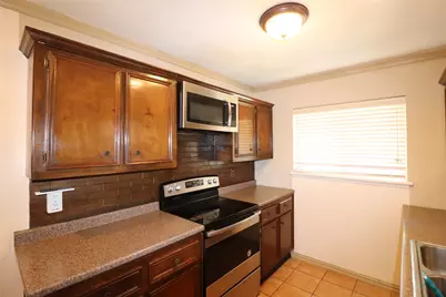 2002 Victoria Road, Carrollton, TX 75007 - Photo 8