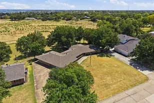 3202 S Country Club Rd, Garland, TX 75043 - Photo 36
