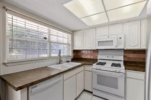 1804 Westwood Cir, Carrollton, TX 75006 - Photo 10