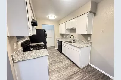 1122 Millview #2704, Arlington, TX 76012 - Photo 4