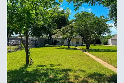 1705 N Robinson Street, Cleburne, TX 76031 - Photo 1