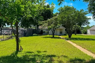 1705 N Robinson St, Cleburne, TX 76031 - Photo 1