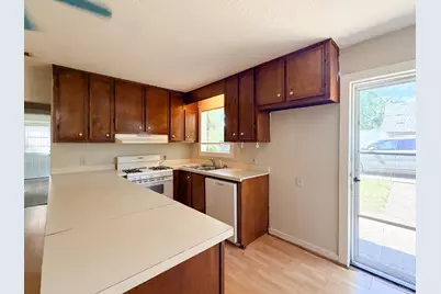1705 N Robinson Street, Cleburne, TX 76031 - Photo 6
