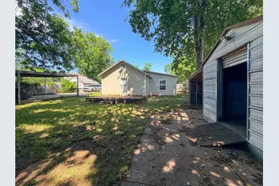 1705 N Robinson Street, Cleburne, TX 76031 - Photo 16