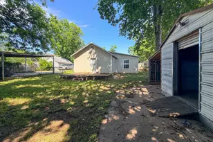 1705 N Robinson St, Cleburne, TX 76031 - Photo 16
