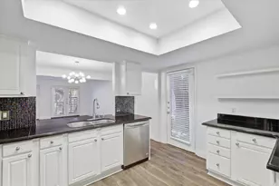 10207 Regal Oaks Dr, Dallas, TX 75230 - Photo 14