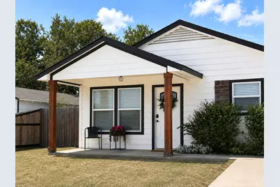 106 Raymond Street, Bowie, TX 76230 - Photo 2