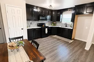 106 Raymond St, Bowie, TX 76230 - Photo 8