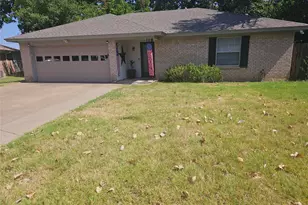 7239 Muse Ct, Fort Worth, TX 76112 - Photo 1