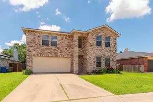 2228 Bradford Pear Dr, Little Elm, TX 75068 - Photo 2