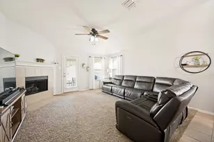 1421 Danielle Creek Dr, Little Elm, TX 75068 - Photo 10