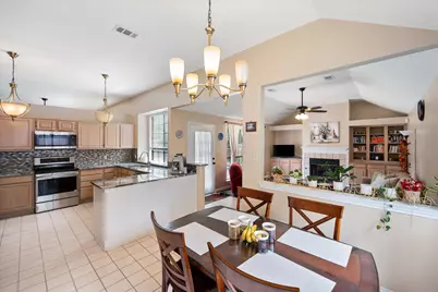4137 Mapleridge Drive, Grapevine, TX 76051 - Photo 6