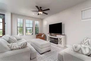 905 Carnation Dr, Crowley, TX 76036 - Photo 8