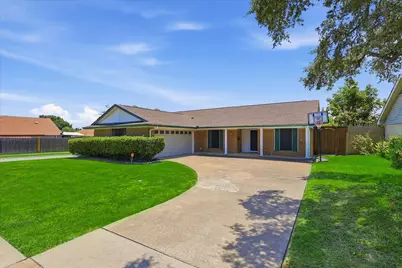 2132 Bordeaux Drive, Carrollton, TX 75007 - Photo 2