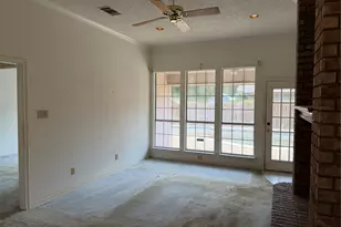 1307 Sequoia Dr, Grand Prairie, TX 75052 - Photo 4