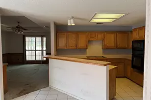 1307 Sequoia Dr, Grand Prairie, TX 75052 - Photo 6