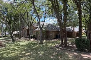 1307 Sequoia Dr, Grand Prairie, TX 75052 - Photo 2