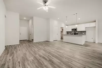 1300 Avenue C, Grand Prairie, TX 75051 - Photo 4