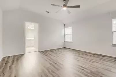 1300 Avenue C, Grand Prairie, TX 75051 - Photo 8
