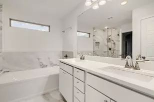1300 Avenue C, Grand Prairie, TX 75051 - Photo 10