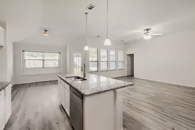 1300 Avenue C, Grand Prairie, TX 75051 - Photo 6