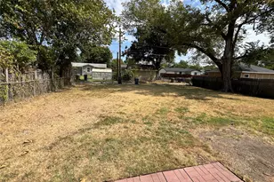 317 E Ridgewood Dr, Garland, TX 75041 - Photo 16
