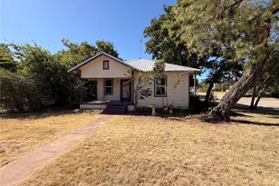 712 W Main St, Eastland, TX 76448 - Photo 2