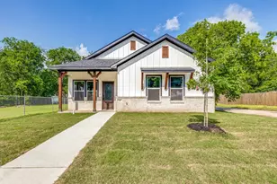 747 N Wilhite St, Cleburne, TX 76031 - Photo 1