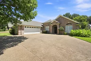 104 Chaparral Dr, Hillsboro, TX 76645 - Photo 2