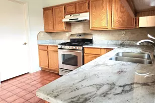 4346 Briar Hill Dr, Grand Prairie, TX 75052 - Photo 2