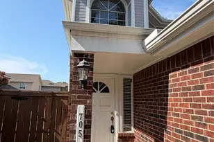 705 Cimarron Trail, Irving, TX 75063 - Photo 2