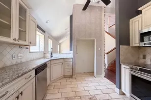 6315 Meadowglen Dr, Arlington, TX 76018 - Photo 6