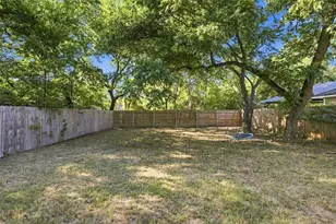 104 E Forest Ave, Sherman, TX 75090 - Photo 22