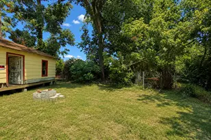 921 S Medora St, Terrell, TX 75160 - Photo 16
